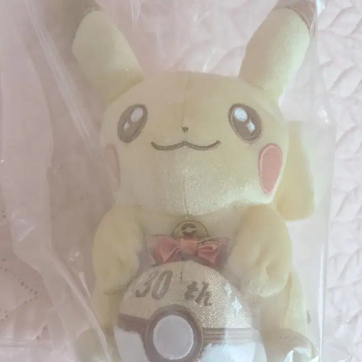 [BUNJANG] Golden Pikachu 30th Anniversary Pokemon / 황금피카츄 황금카츄 금카츄 30주년 포켓몬 피카츄