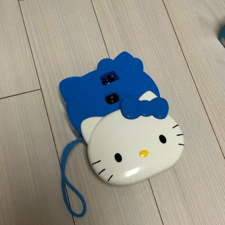 [BUNJANG] Sanrio Hello Kitty Vintage Film Camera with Box / 키티 고전 필름 카메라