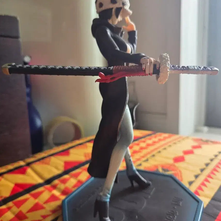 [BUNJANG] MegaHouse POP Trafalgar Law Female Version Figure / 트라팔가 로 여성버전