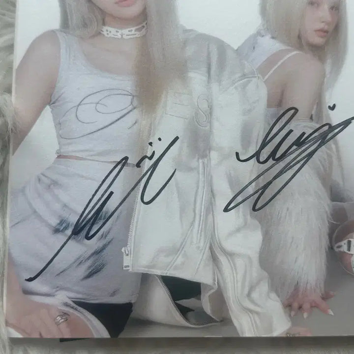 [BUNJANG] ARTMS "Hyper-Ego" Album with Autographed Signatures / ARTMS 아르테미스 친필 싸인 앨범