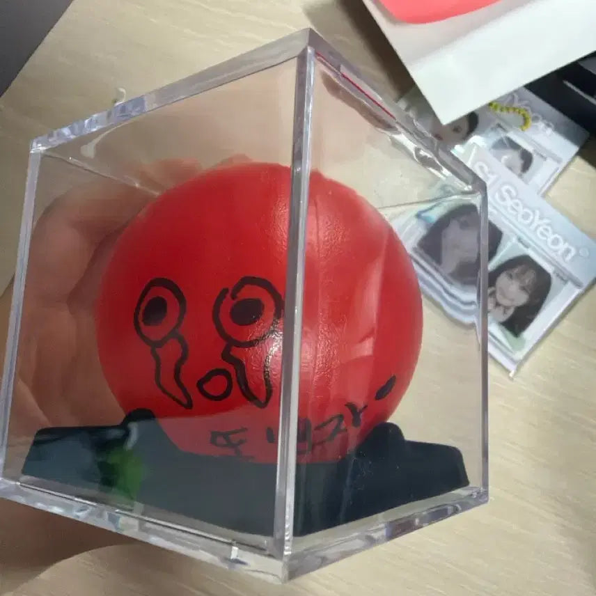 [BUNJANG] TripleS Yoo-yeon Signed Ball / 트리플에스 유연 싸인볼