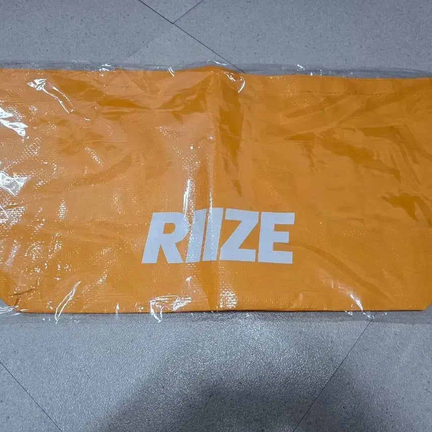 [BUNJANG] RIIZE POPMART Taurine Bag / 라이즈 팝마트 타우린백