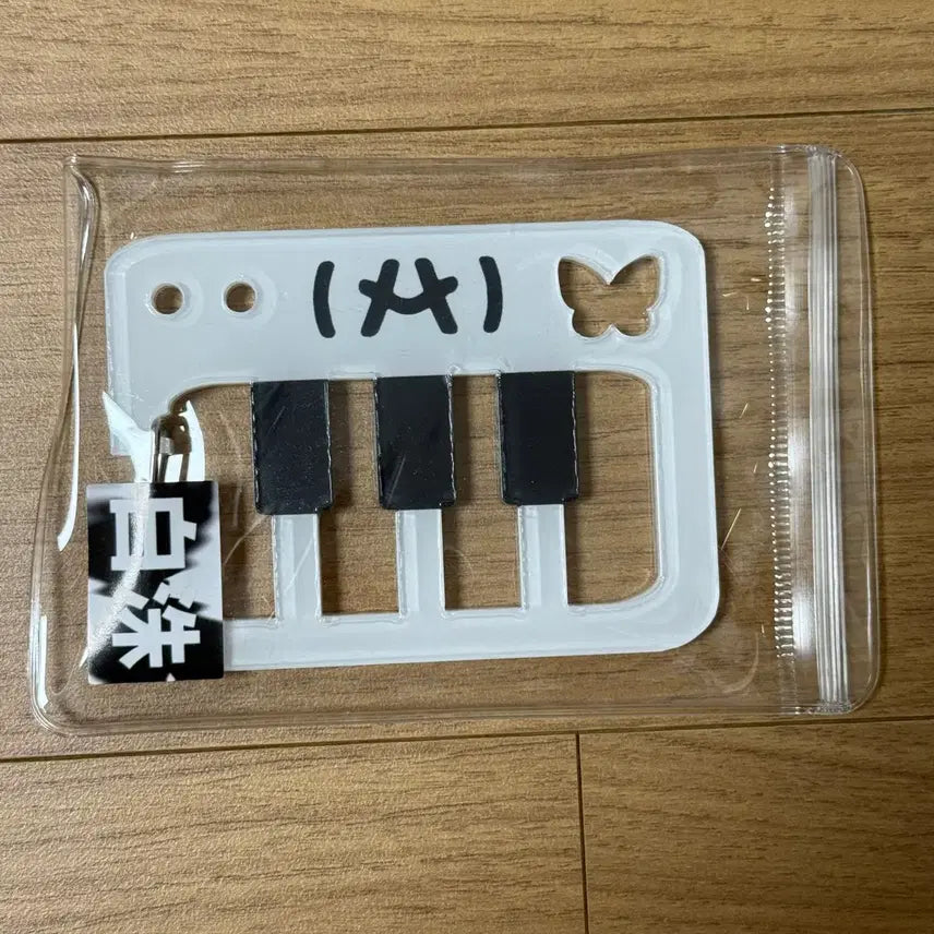 [BUNJANG] Xdinary Heroes JXU Bass Instrument Carabiner / 엑스디너리히어로즈 엑디즈 정수 백수 악기 카라비너 새상품