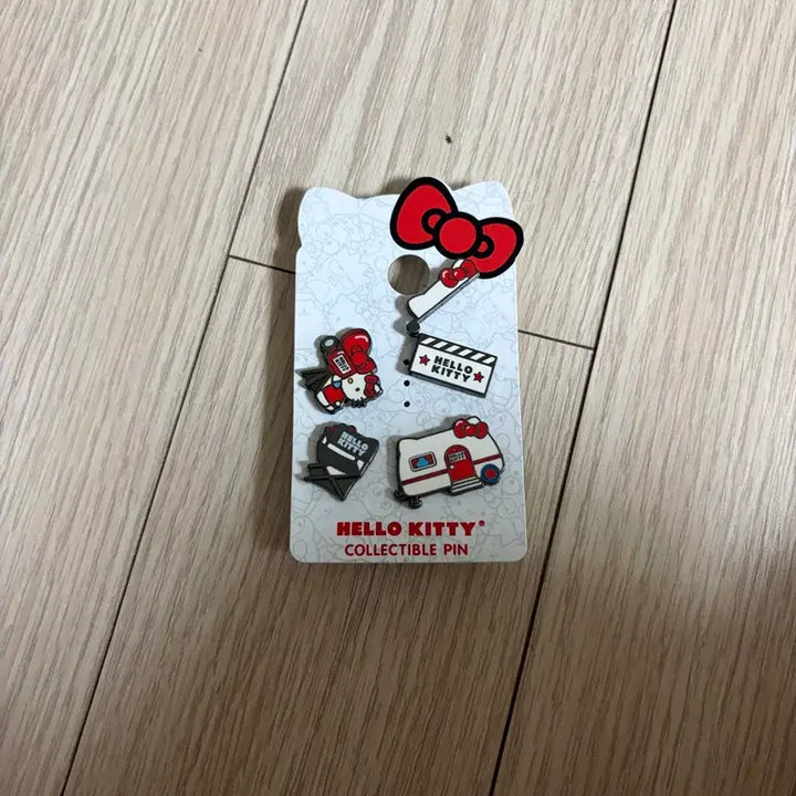 [BUNJANG] Universal Studios Hello Kitty Movie Director Themed Collectible Pin Badge Set (5 Pins) / [정품/새상품] 유니버셜 스튜디오 헬로키티 영화감독 테마 컬렉터블 핀뱃지 세트 (4P)