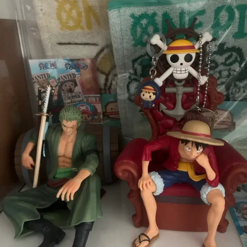 [BUNJANG] One Piece Luffy Zoro Piggy Bank Figure Set / 원피스 루피 조로 피규어 세트 판매합니당