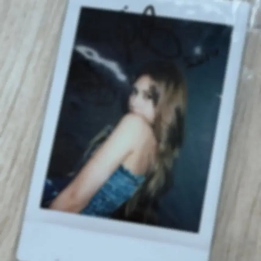 [BUNJANG] Jeon Somi Autographed Polaroid / 전소미 친필 폴라