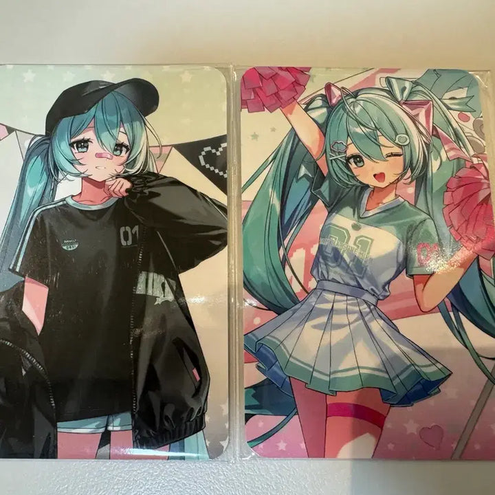 [BUNJANG] SPAO x Hatsune Miku Colorblock Short Sleeve T-Shirt (L) with Photocard / 하츠네 미쿠 스파오 배색 반팔 티셔츠 L (포토카드 포함)