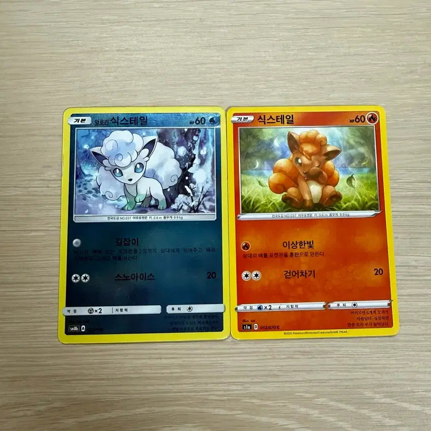 [BUNJANG] Alolan Vulpix &amp; Vulpix Pokémon Card / 알로라 식스테일&amp;식스테일 포켓몬 카드