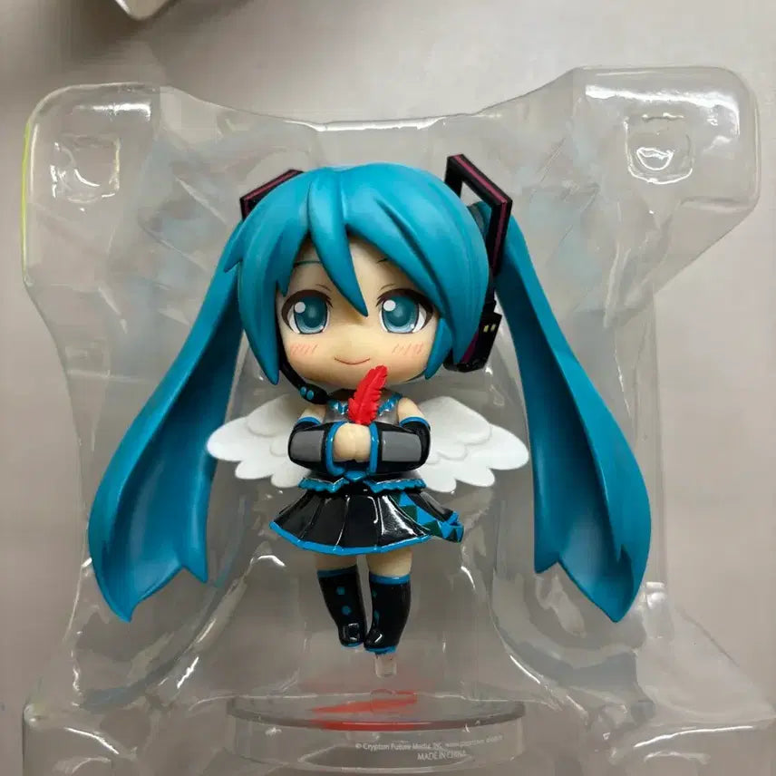 [BUNJANG] Hatsune Miku Collaboration Red Feather Red Wing Nendoroid / 하츠네 미쿠 공동모금 붉은깃털 붉은날개 넨도 고전미소녀 피규어