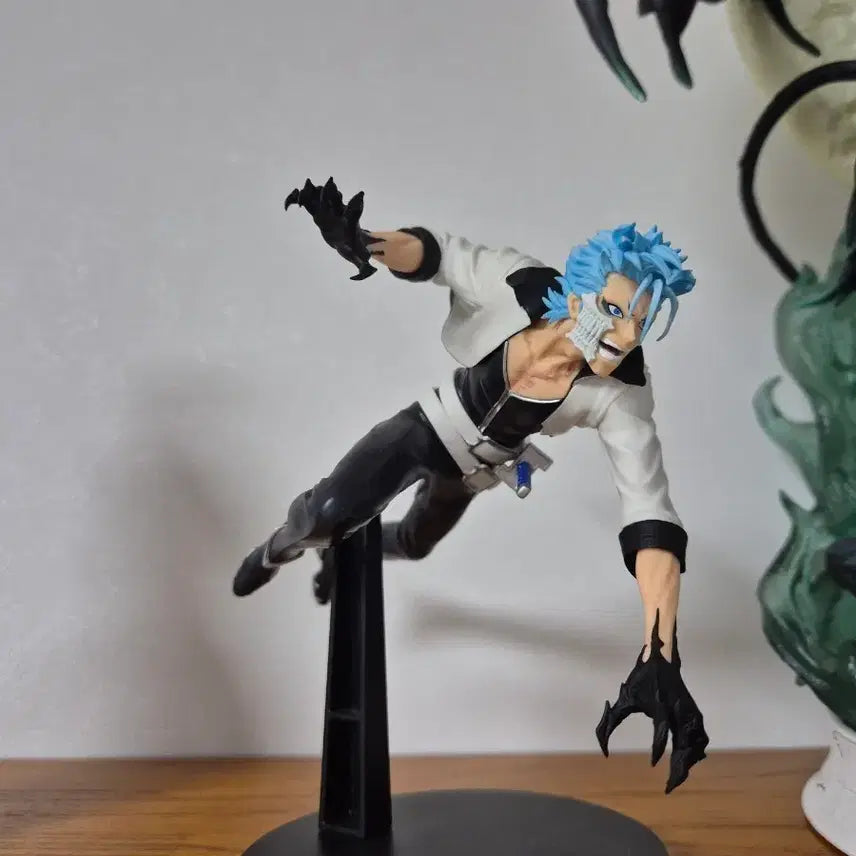 [BUNJANG] Bleach Grimmjow Vibration Statues Figure / 블리치 그림죠 바이브레이션 피규어