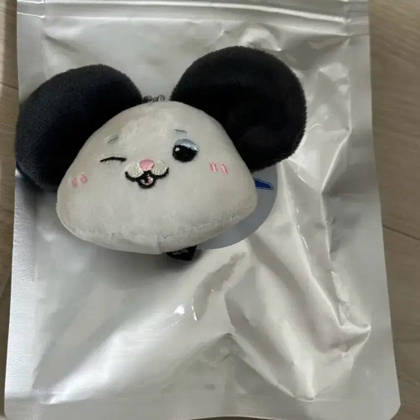 [BUNJANG] XDINARY HEROES XH Apparition Keyring Gunil / 엑디즈 엑스디너리몬스터즈 시크릿 페이스 키링 건일