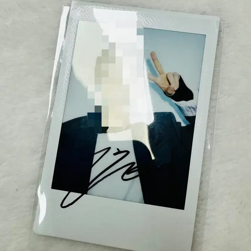 [BUNJANG] NEXZ Tomoya Lucky Draw Autographed Polarphot / 넥스지 토모야 NEXZ Tomoya 미공개 당첨 사인 폴라