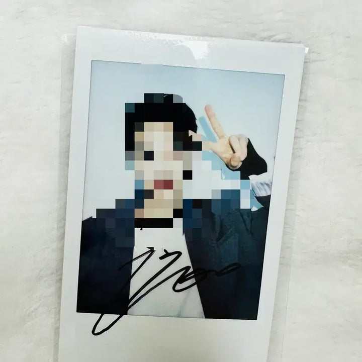 [BUNJANG] NEXZ Tomoya Lucky Draw Autographed Polarphot / 넥스지 토모야 NEXZ Tomoya 미공개 당첨 사인 폴라