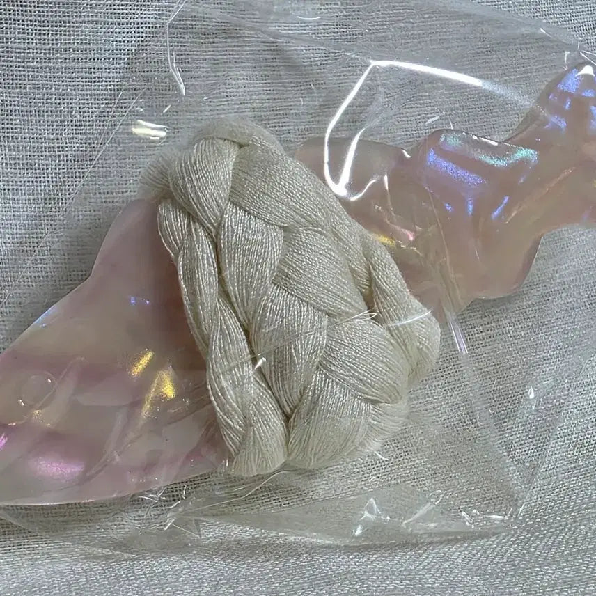 [BUNJANG] Clio Royal Emblem Amulet Pink / 클리오 왕실 어문양 액막이 핑크