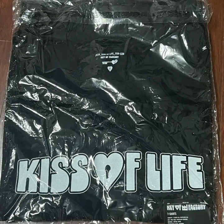 [BUNJANG] KISS OF LIFE 2024 Fan Concert T-Shirt / 키스오브라이프 2024 팬콘 티셔츠