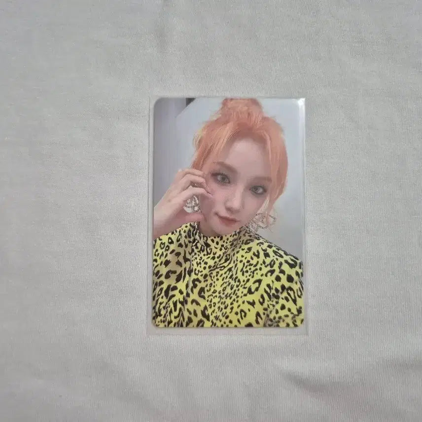 [BUNJANG]  (G)I-DLE I LOVE Nude Yuqi Photocard / 여자아이들  I LOVE 누드 우기 앨범 포카