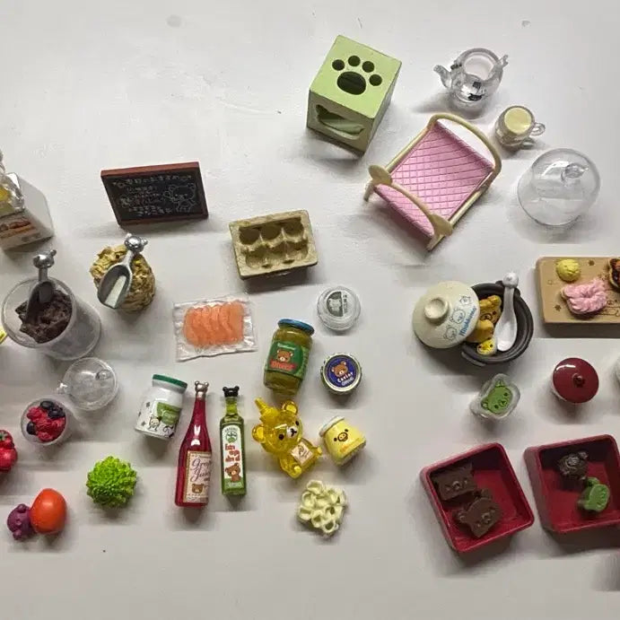 [BUNJANG] Rilakkuma Miniature Figure Set with Refrigerator / 리락쿠마 피규어 미니어처 세트 + 냉장고 일괄 판매