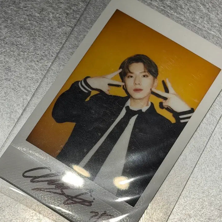 [BUNJANG] MONSTA X Kihyun Voyager Autographed Polaroid / 기현 voyager 사인 폴라로이드 몬스타엑스