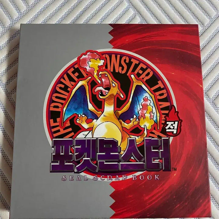 [BUNJANG] Pokemon 30th Anniversary Artwork Charizard Disc Sticker Book + 99 Artwork Disc Stickers (Excluding Mewtwo) / 포켓몬 30주년 아트워크 리자몽띠부씰북+아트워크 띠부씰 99종(뮤츠제외)