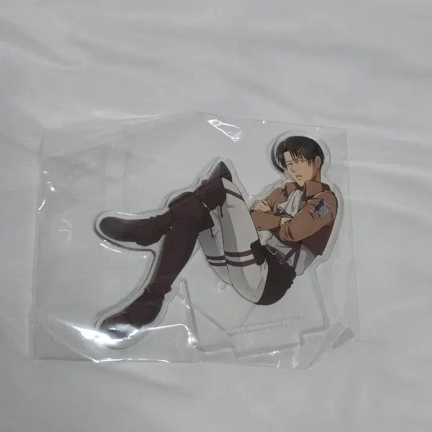[BUNJANG] Attack on Titan Levi Acrylic Stand / [새상품] 진격의거인 진격거 리바이 아크릴스탠드 비공굿 밥병장