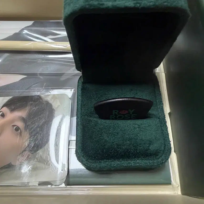 [BUNJANG] Roy Kim 1st Official Fanclub Royrose Membership Kit Full Box / 로이킴 로이로제 1기 팬키트 풀박스