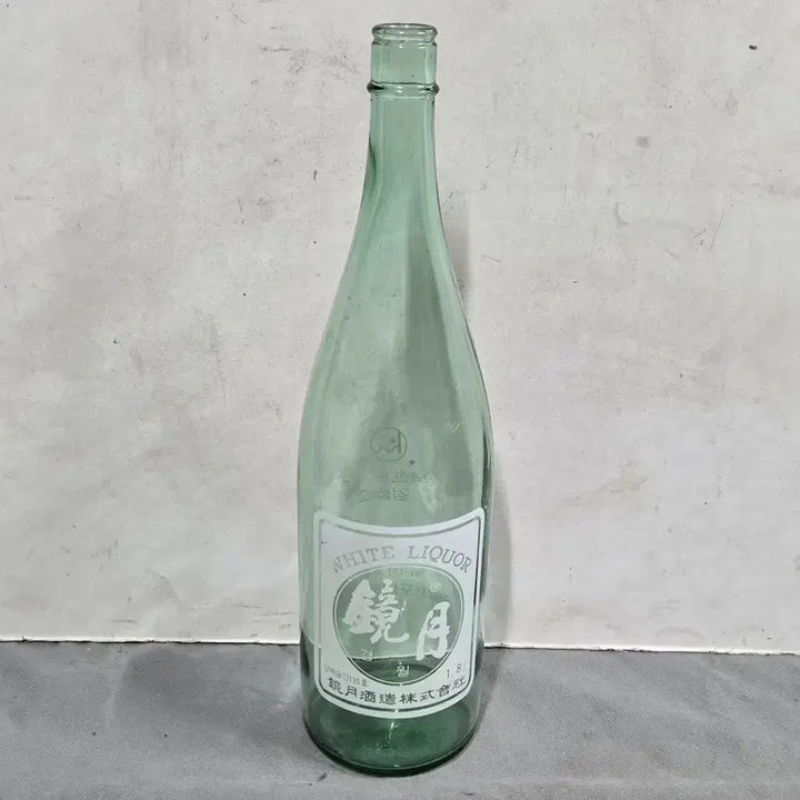 [BUNJANG] Antique Gyeongwol Soju Daetbyeong Bottle (1.8L) / 고전병 .옛날 소주병 .수집용.전시용.소품용 . 경월소주 댓병