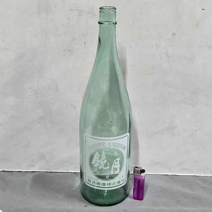 [BUNJANG] Antique Gyeongwol Soju Daetbyeong Bottle (1.8L) / 고전병 .옛날 소주병 .수집용.전시용.소품용 . 경월소주 댓병