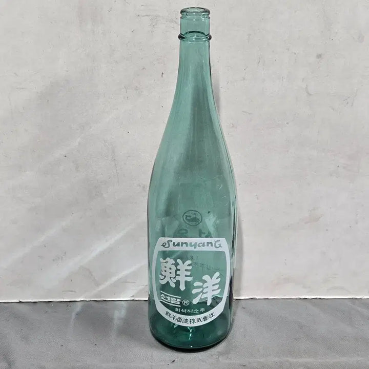 [BUNJANG] Vintage Sunyang Soju Large Bottle (1.8L) / 고전병 .옛날 소주병 1.8L의 선양소주 댓병
