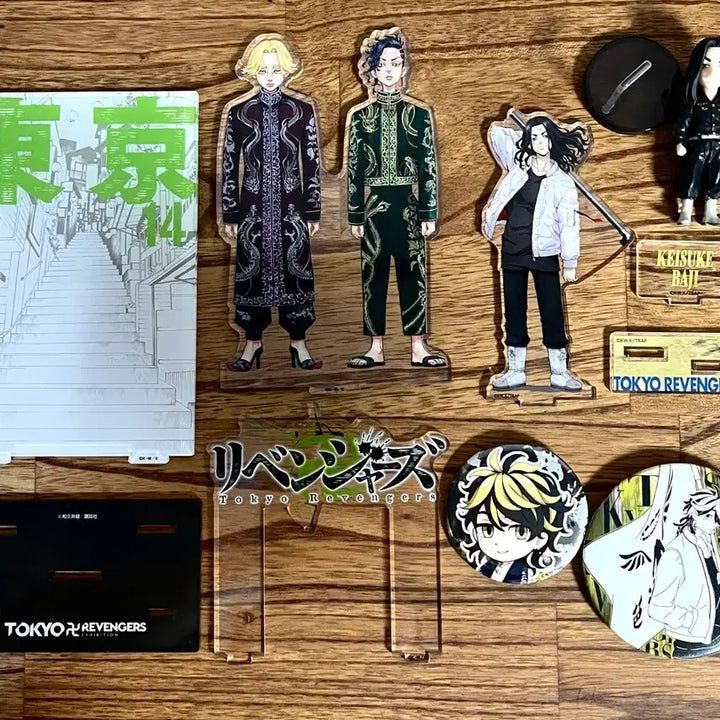 [BUNJANG] Tokyo Revengers Acrylic Figure &amp; Can Badge Bundle Set / 도리벤 도쿄리벤저스 아크릴 피규어 캔뱃지 원화 표지 일괄