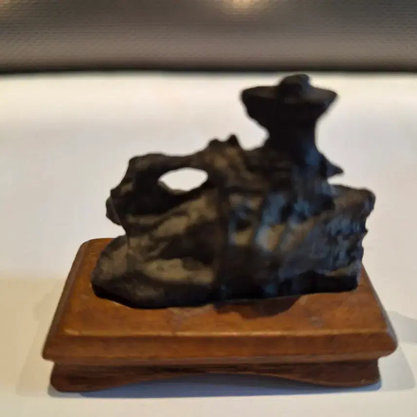 [BUNJANG] Namhangang Obsidian Stone Ship-shaped Pierced Stone / 앙증맞은  남한강 오석인  관통석인  함선