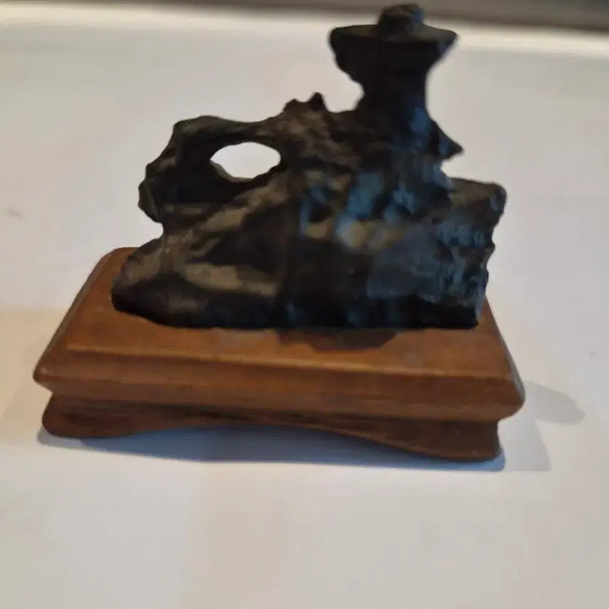 [BUNJANG] Namhangang Obsidian Stone Ship-shaped Pierced Stone / 앙증맞은  남한강 오석인  관통석인  함선