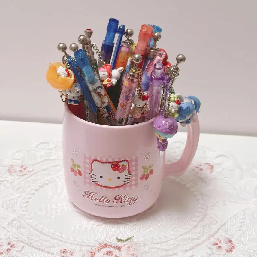 [BUNJANG] Vintage Hello Kitty Cup &amp; Regional Limited Pens/Pencils Bundle Set / 고전 키티 컵 + 키티 지역한정 볼펜 샤프등 일괄