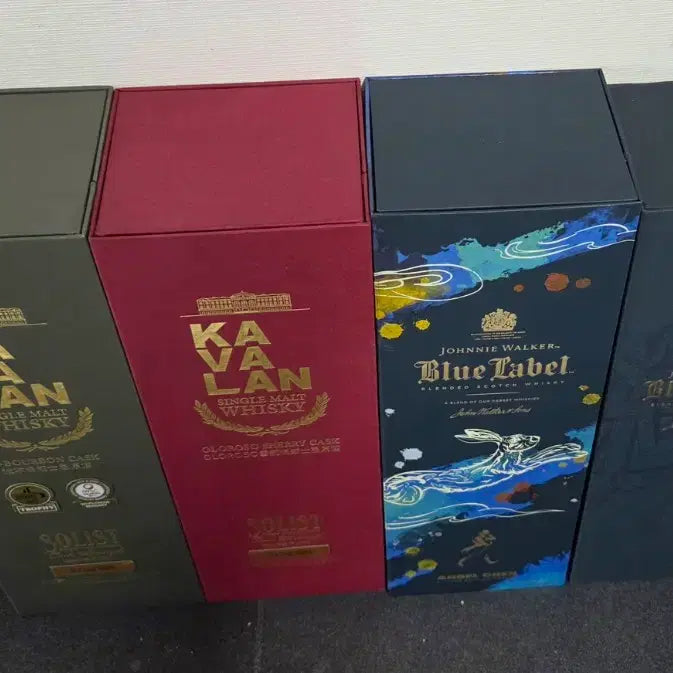 [BUNJANG] Kavalan Solist Ex-Bourbon Cask / Oloroso Sherry Cask &amp; Johnnie Walker Blue Label Whiskey Empty Bottles / 카발란 솔리스트 ex-버번 캐스크/올로로소 셰리 캐스크, 조니워커 블루라벨 위스키 공병