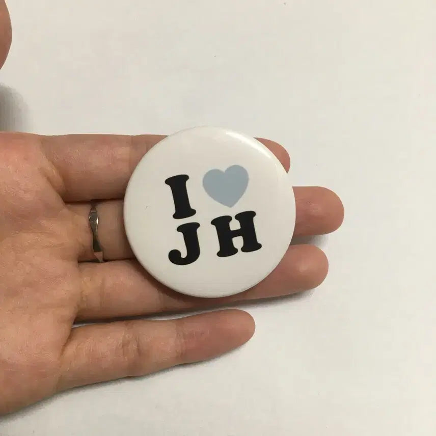 [BUNJANG] THE BOYZ Jaehyun "I LOVE JH" Initial Badge / 아이러브 JH 재현 뱃지 보넥도 명재현 nct 정재현 더보이즈 삼성 라이온즈 이재현 현재 재현