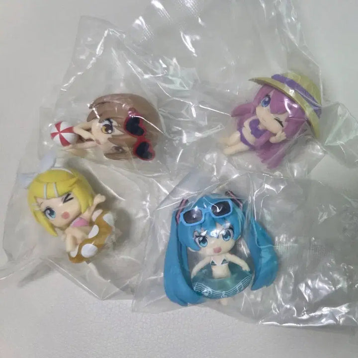 [BUNJANG] Vocaloid Pool Gacha Hatsune Miku Kagamine Rin Megurine Luka Meiko Bundle Set Figures / (일괄)다함께 수영장 가챠 미쿠 메이코 린 루카 피규어