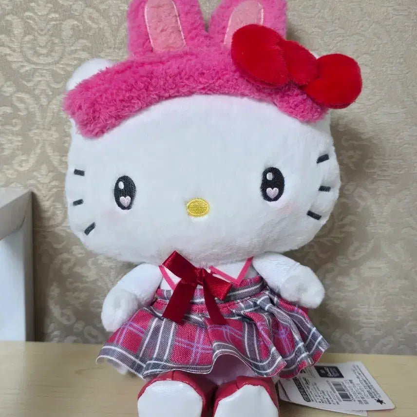 [BUNJANG] Hello Kitty Plush Doll / 헬로키티 인형 팝니다.