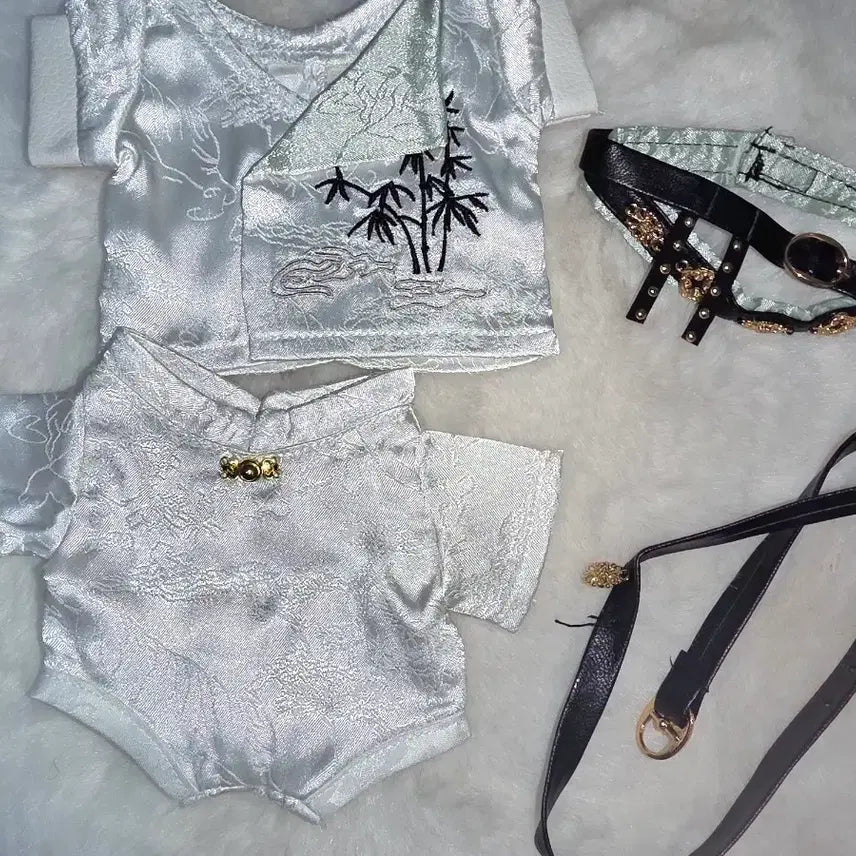 [BUNJANG] 20cm Doll Clothes, Chinese Traditional Style, White &amp; Mint / 동양풍 20cm 인형옷 옷장 솜깅 솜깅옷 20깅 화이트 민트 무협풍 중국풍 창파오 치파오 화산귀환 떨옷 솜깅옷장