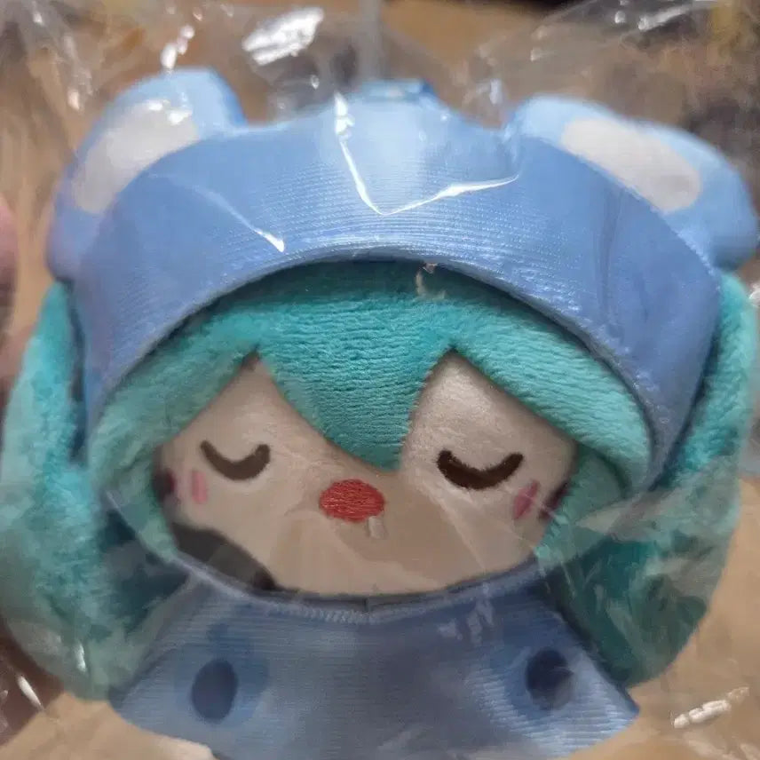 [BUNJANG] Hatsune Miku Rainy Day Series Rubber Strap &amp; Yuki Miku All Stars Rubber Keychain Set / 미쿠 우비인형 유키미쿠 러버스트랩