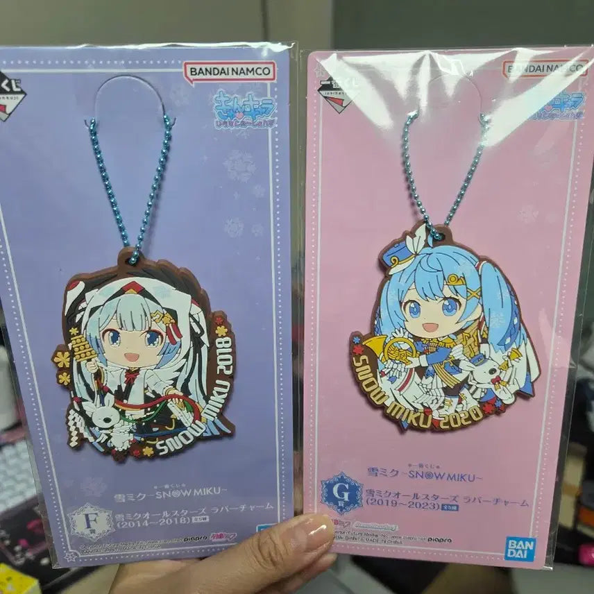 [BUNJANG] Hatsune Miku Rainy Day Series Rubber Strap &amp; Yuki Miku All Stars Rubber Keychain Set / 미쿠 우비인형 유키미쿠 러버스트랩