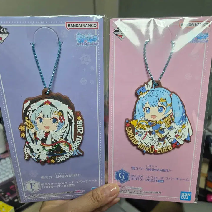 [BUNJANG] Hatsune Miku Rainy Day Series Rubber Strap &amp; Yuki Miku All Stars Rubber Keychain Set / 미쿠 우비인형 유키미쿠 러버스트랩