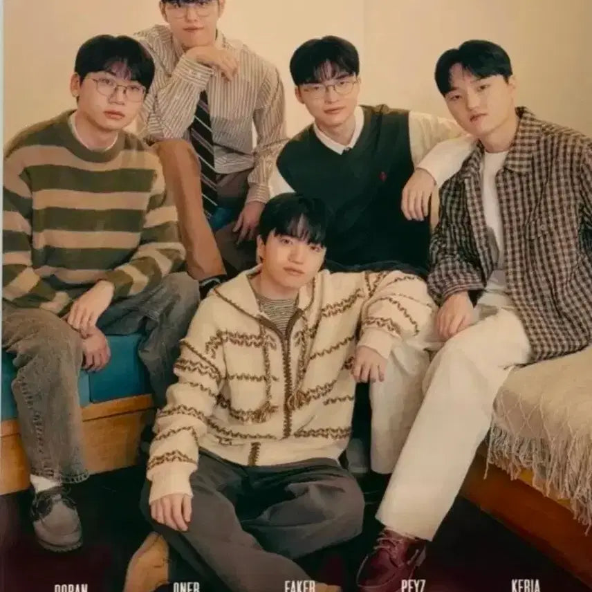 [BUNJANG] T1 "Homeground" Daewoong Pharmaceutical Group Bromide Poster / T1 티원 대웅제약 단체 브로마이드 포스터