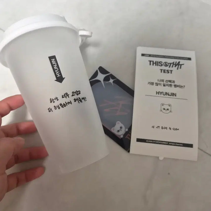[BUNJANG] Stray Kids Hyunjin Reusable Cup &amp; Genielet Mini L-File Bundle Set / 스키즈 팝업 리유저블 컵 현진 + 미니 L파일 지니렛 일괄 양도