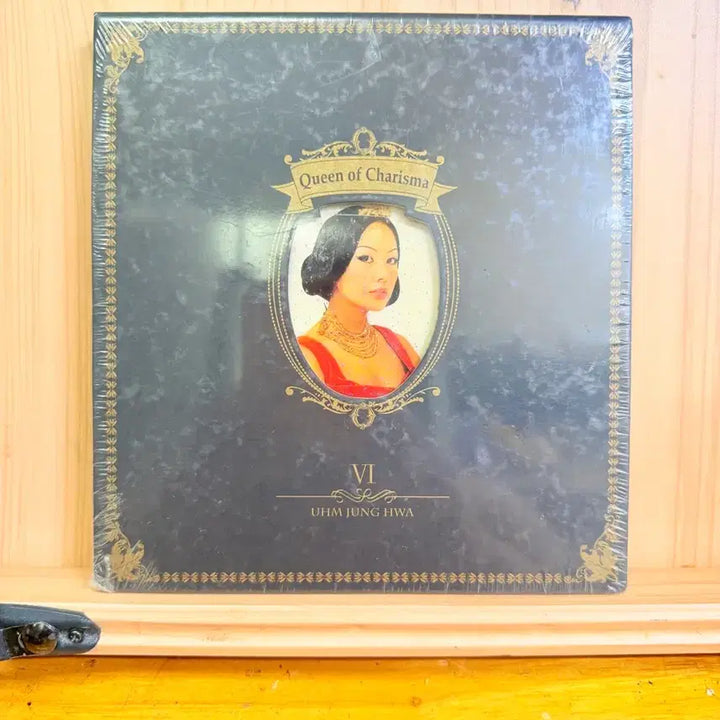 [BUNJANG] Uhm Jung Hwa 6th Album - Queen Of Charisma [CD] (Sealed) / [미개봉] 엄정화 6집 - Queen Of Charisma [CD]