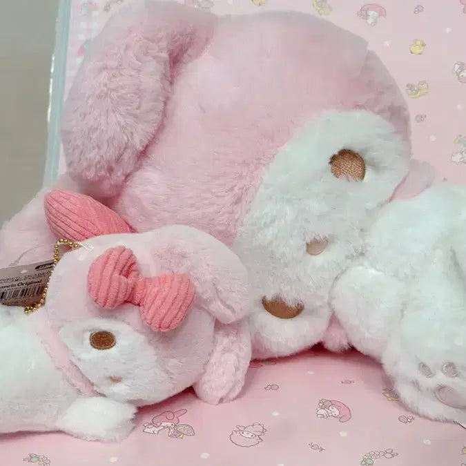 [BUNJANG] Sanrio My Melody "Rest Time" Plush &amp; Mascot Set / 2022년 휴식시간 마이멜로디 인형 누이 마스코트 2점 세트