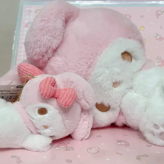 [BUNJANG] Sanrio My Melody "Rest Time" Plush &amp; Mascot Set / 2022년 휴식시간 마이멜로디 인형 누이 마스코트 2점 세트