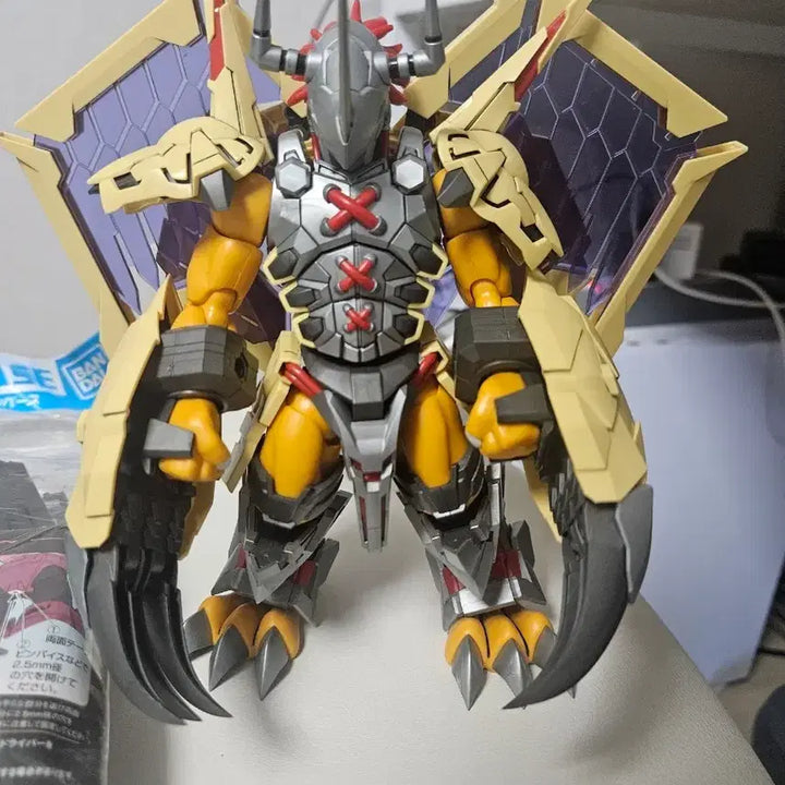 [BUNJANG] Digimon Figure-rise Wargreymon Plastic Model Kit (Pre-assembled) with Action Base / (가조립) 디지몬 피규어라이즈 워그레이몬 프라모델 액션베이스 포함