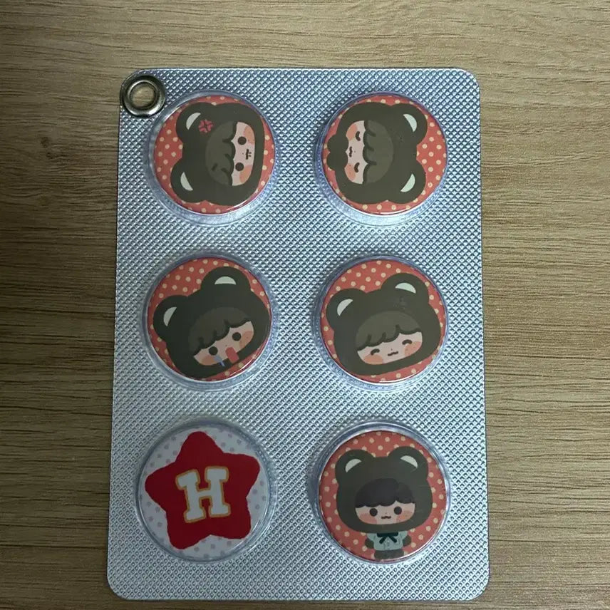 [BUNJANG] NCT Haechan Danim Pill Pin Button / 엔시티 해찬 다님 알약 핀버튼