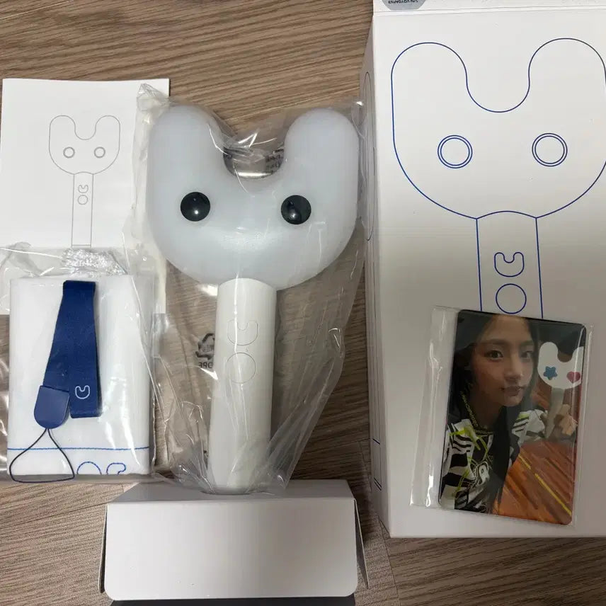 [BUNJANG] NewJeans Binky Bong Lightstick + Photocard, Pouch, Strap / 뉴진스 응원봉 빙키봉 + 포카, 파우치, 스트랩