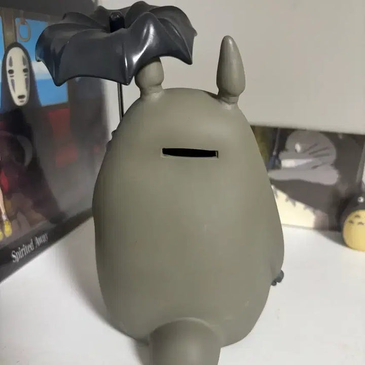 [BUNJANG] Ghibli My Neighbor Totoro Large Totoro with Umbrella Coin Bank Figure / 지브리 이웃집 토토로 커다란 피규어 동전 저금통 판매!!