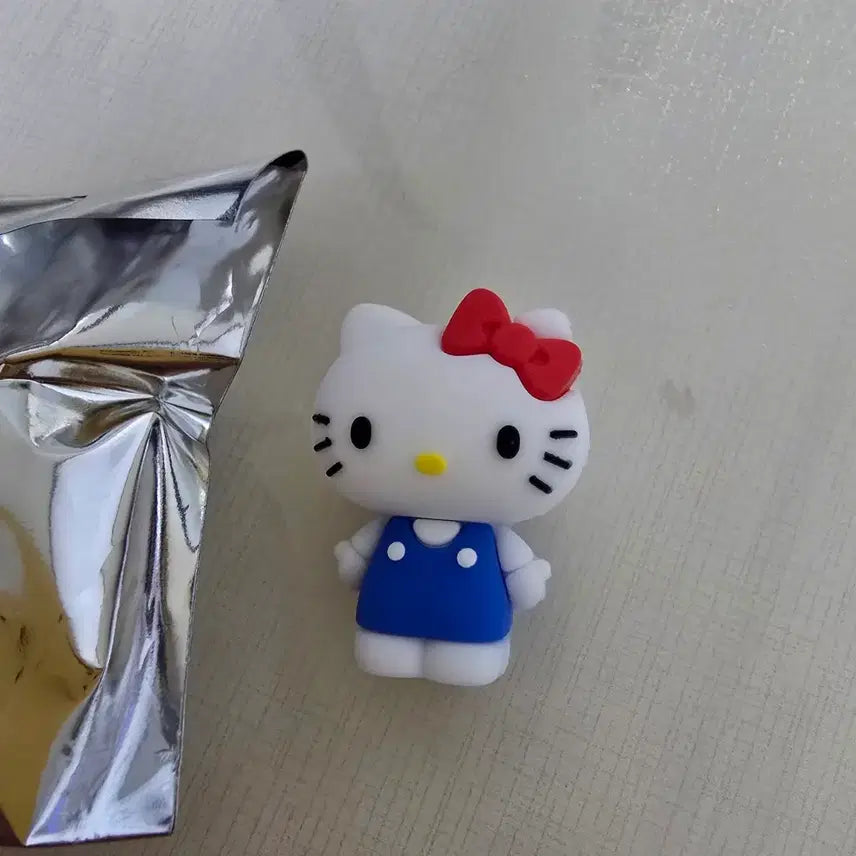 [BUNJANG] Hello Kitty Greek Yogurt Magnet / 요즘 그릭요거트 헬로 키티 마그넷 교환